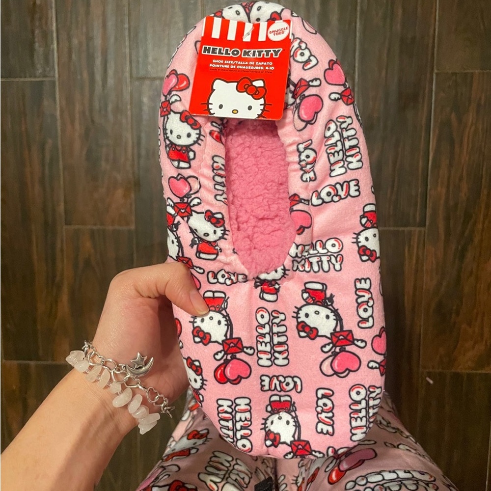 SOLD Hello Kitty CVS Valentines Day Snuggle Toes Socks Slippers